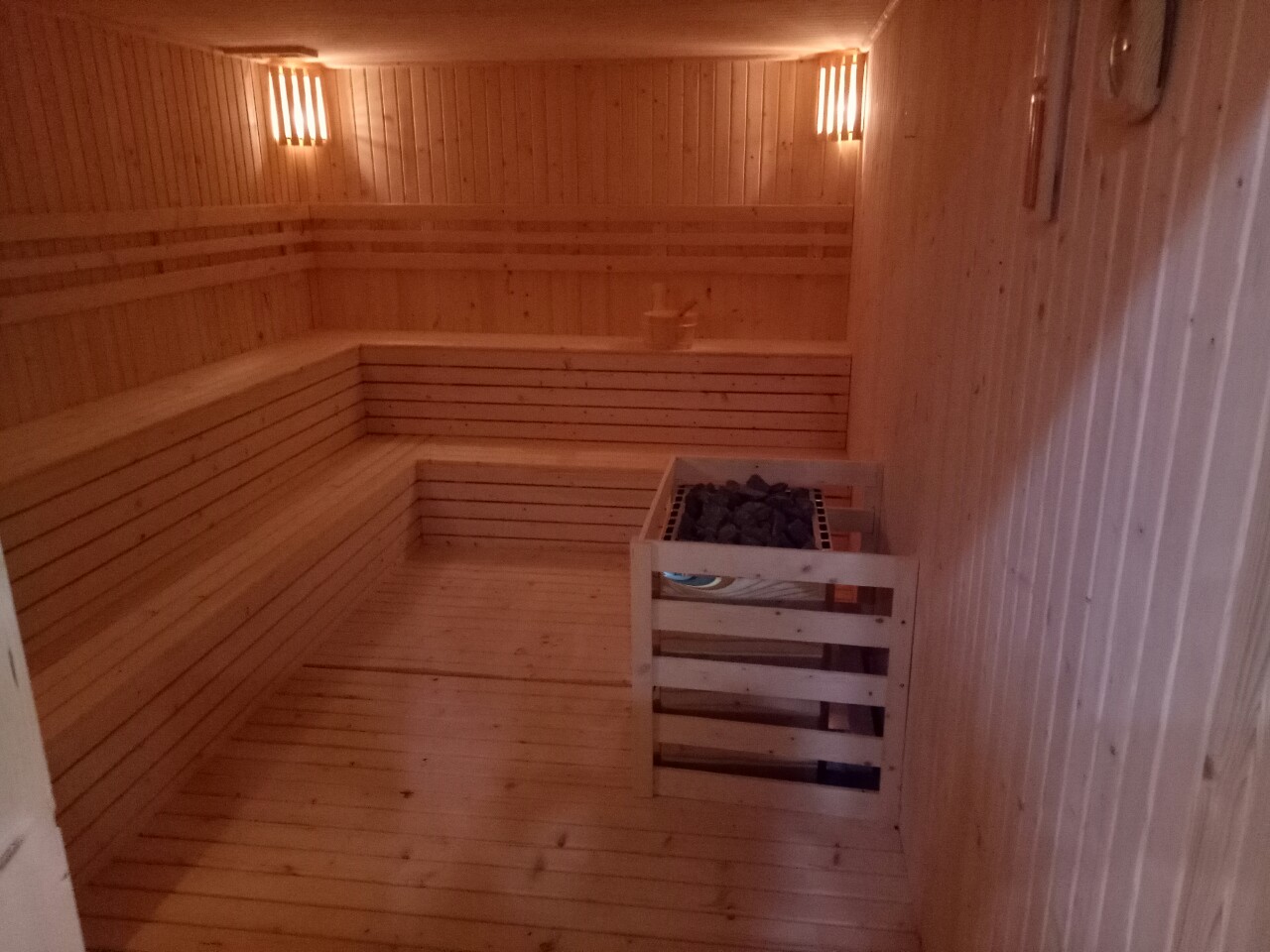 phòng xông hơi khô gỗ thông Phần Lan cao cấp